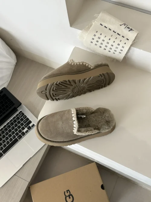 UGG Slides Style 0401