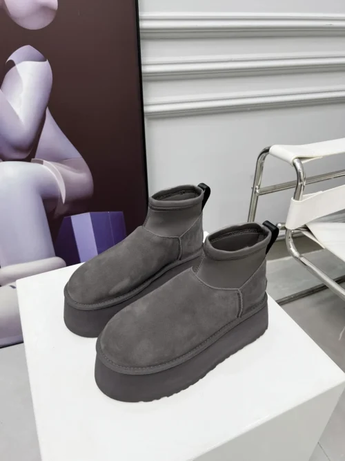 UGG Lambskin Snow Boots Style 0403