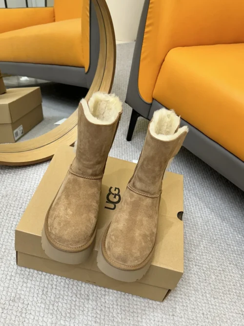 UGG Shearling Boots Style 0421