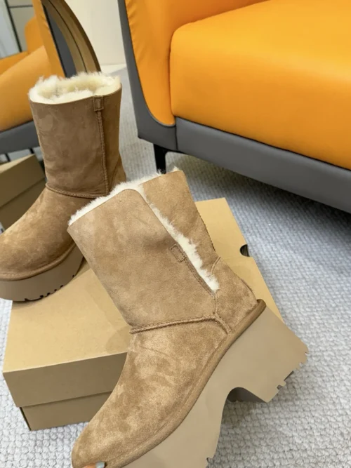 UGG Shearling Boots Style 0421