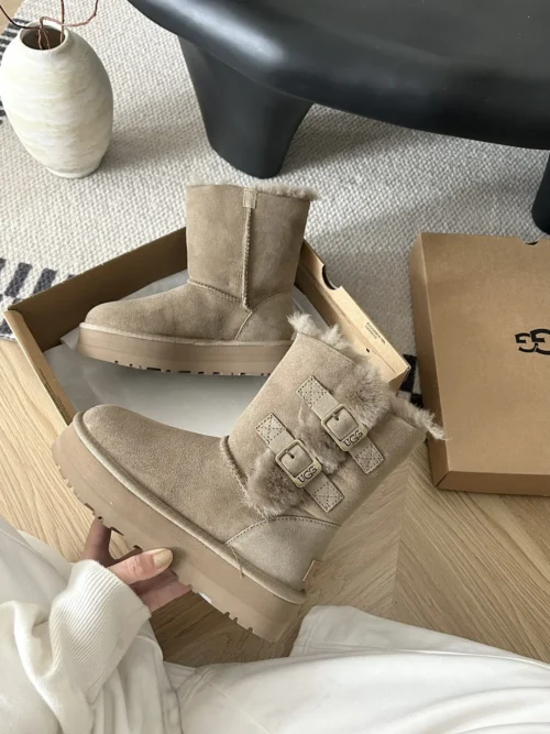 UGG Shearling Snow Boots Style 0423