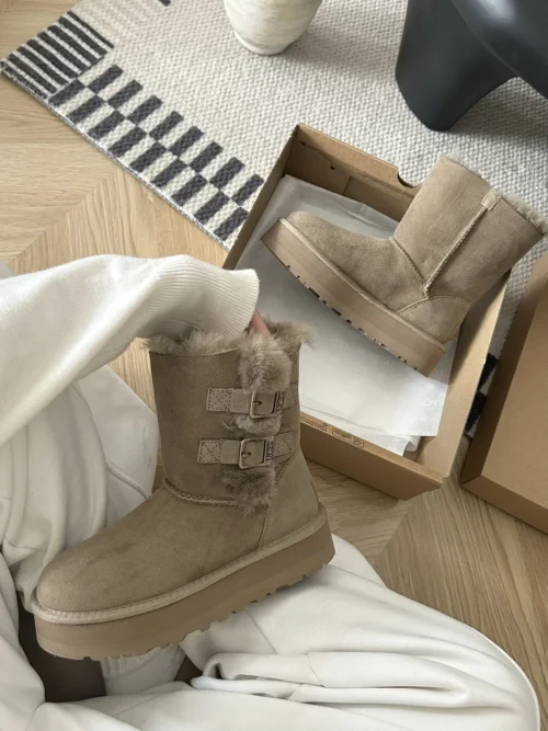 UGG Shearling Snow Boots Style 0423
