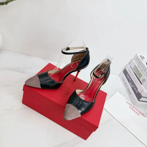 Valentino Roman Stud Sneakers Style 0057